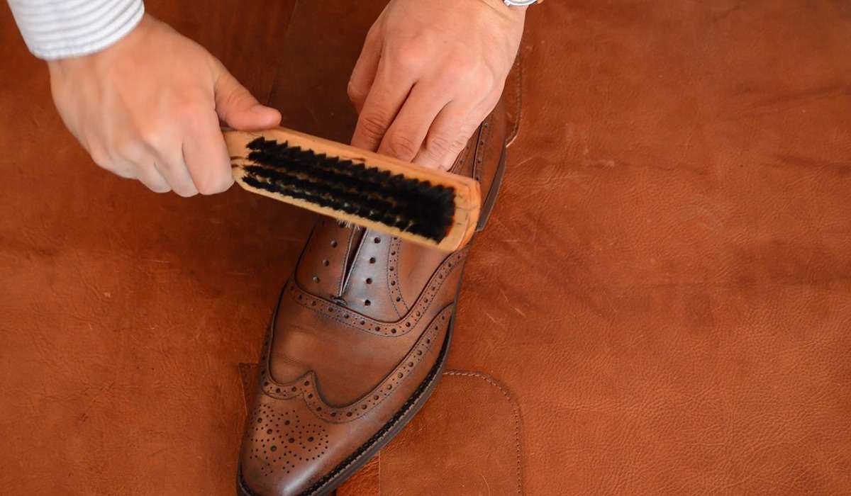  The Purchase Price of Durables leather shoes + Properties, Disadvantages And Advantages 