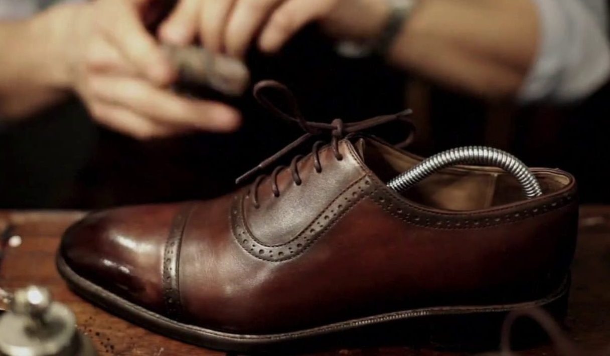  how to expand tight leather shoes 