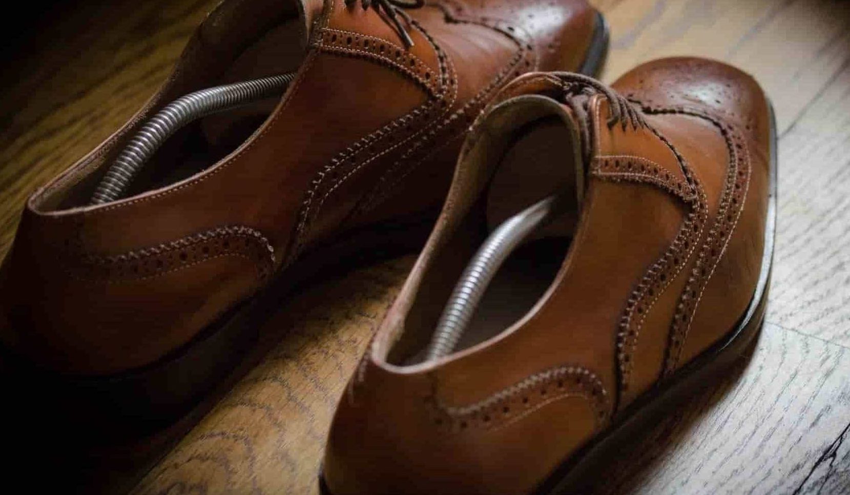  how to expand tight leather shoes 