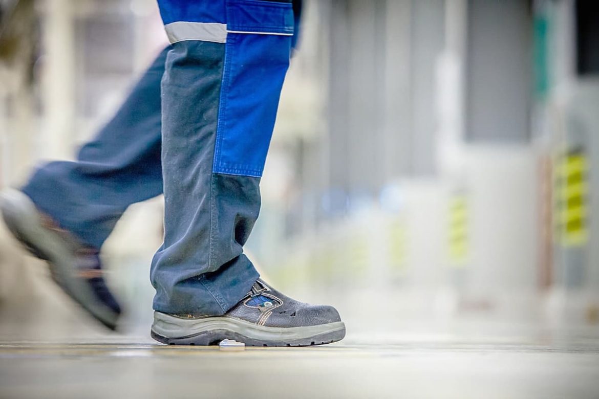 The Price of Construction Work Safety Shoes For Protection Of Feet