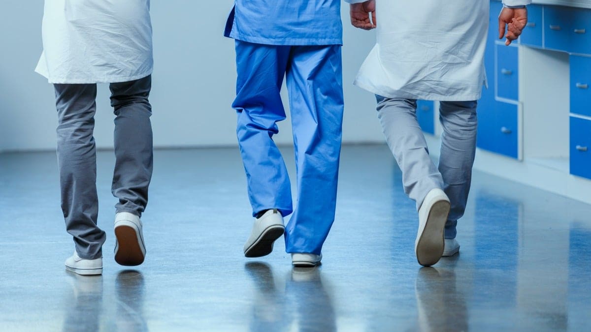  best shoes for doctors in hospital to support their feet 