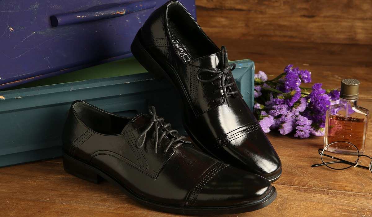  Selling black leather shoes in uk canada dubai + india 